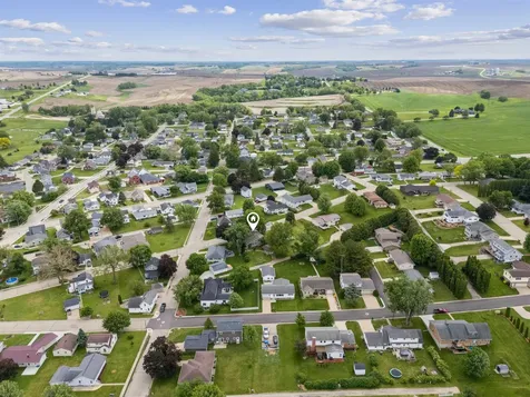 706 NW 2nd Cascade IA 52033