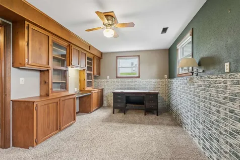 706 NW 2nd Cascade IA 52033
