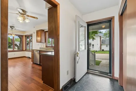 706 NW 2nd Cascade IA 52033