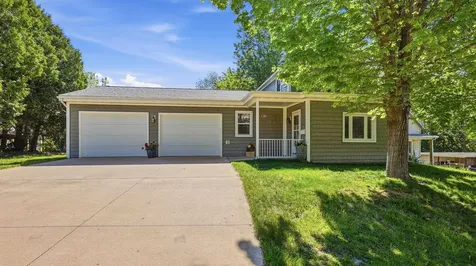 1040 Southern Dubuque IA 52003