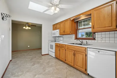 2247 Saint John Dubuque IA 52002