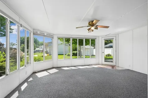 2247 Saint John Dubuque IA 52002