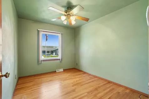 2247 Saint John Dubuque IA 52002