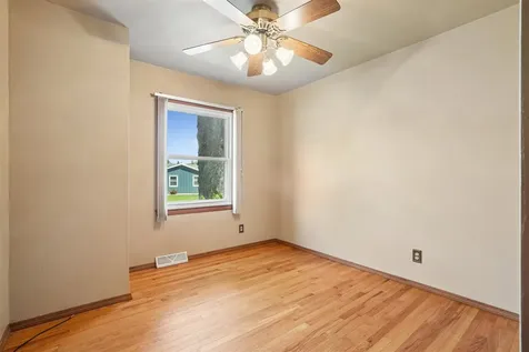 2247 Saint John Dubuque IA 52002