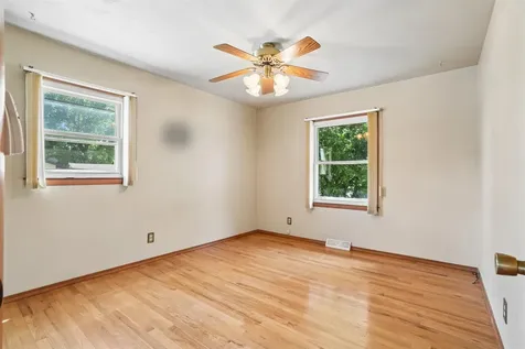 2247 Saint John Dubuque IA 52002