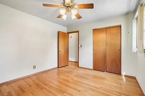 2247 Saint John Dubuque IA 52002
