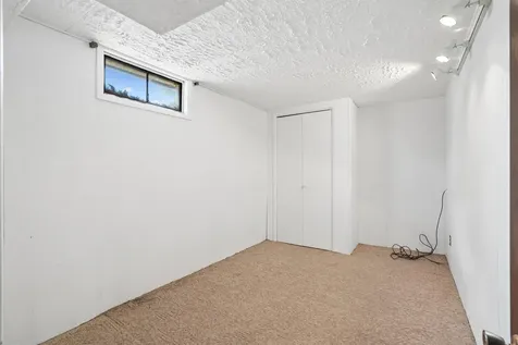 2247 Saint John Dubuque IA 52002