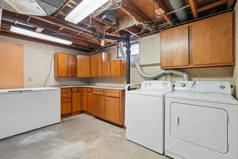 2247 Saint John Dubuque IA 52002