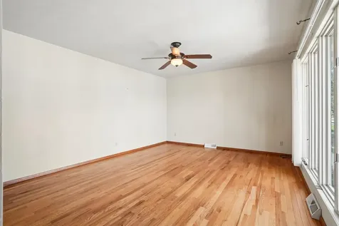 2247 Saint John Dubuque IA 52002