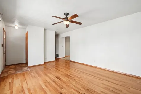 2247 Saint John Dubuque IA 52002