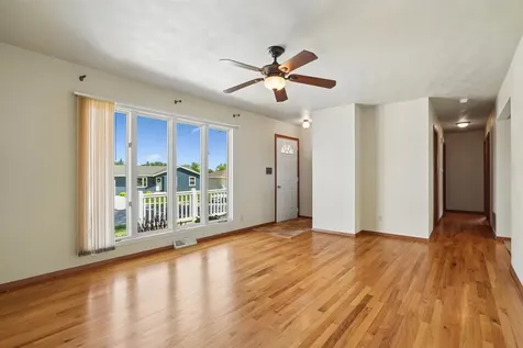 2247 Saint John Dubuque IA 52002