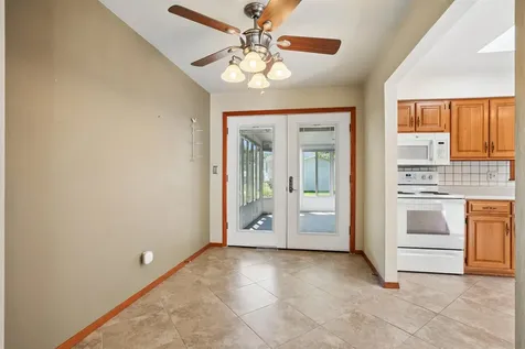 2247 Saint John Dubuque IA 52002