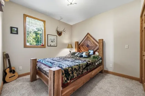 37754 390th Guttenberg IA 52052