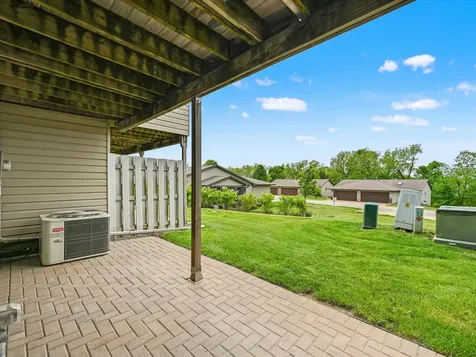 2844 Oak Meadow Dubuque IA 52003