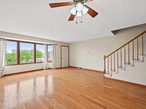 2844 Oak Meadow Dubuque IA 52003