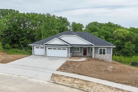 1374 Cedar Trail Dubuque IA 52003