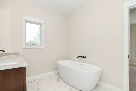 1374 Cedar Trail Dubuque IA 52003