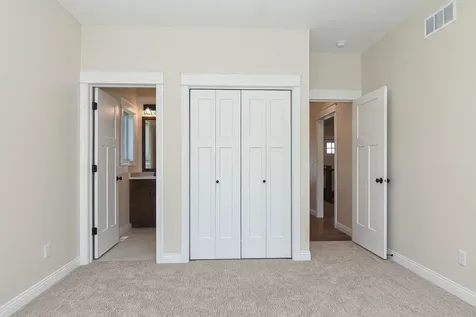 1374 Cedar Trail Dubuque IA 52003