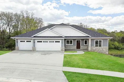 1374 Cedar Trail Dubuque IA 52003