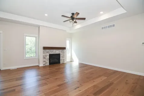 1374 Cedar Trail Dubuque IA 52003