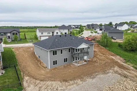 1374 Cedar Trail Dubuque IA 52003