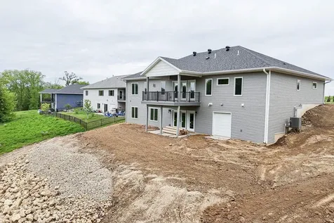 1374 Cedar Trail Dubuque IA 52003