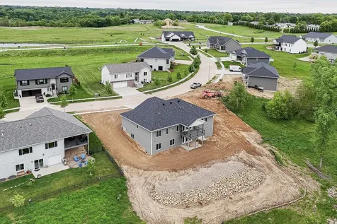 1374 Cedar Trail Dubuque IA 52003