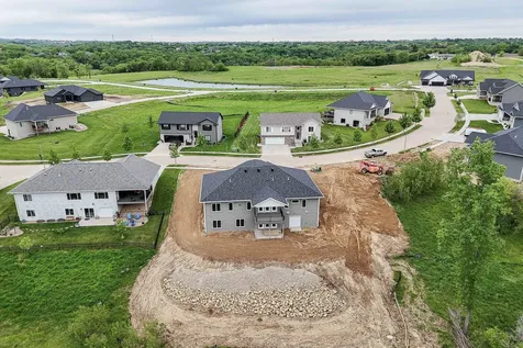 1374 Cedar Trail Dubuque IA 52003