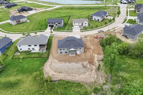 1374 Cedar Trail Dubuque IA 52003
