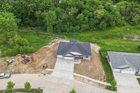 1374 Cedar Trail Dubuque IA 52003