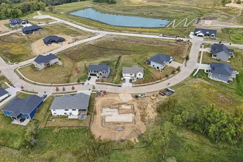 1374 Cedar Trail Dubuque IA 52003