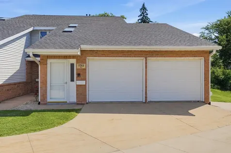 2312 Pasadena Drive, Unit 77 Dubuque IA 52001