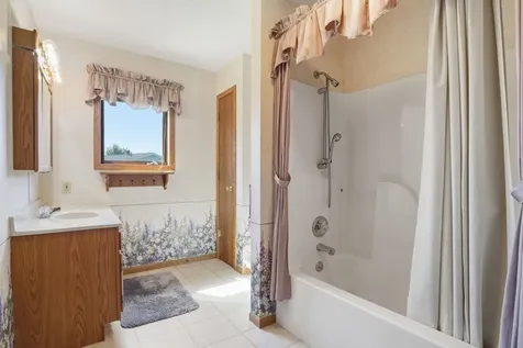 2312 Pasadena Drive, Unit 77 Dubuque IA 52001