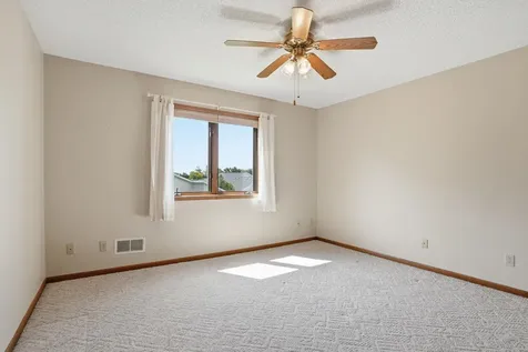 2312 Pasadena Drive, Unit 77 Dubuque IA 52001