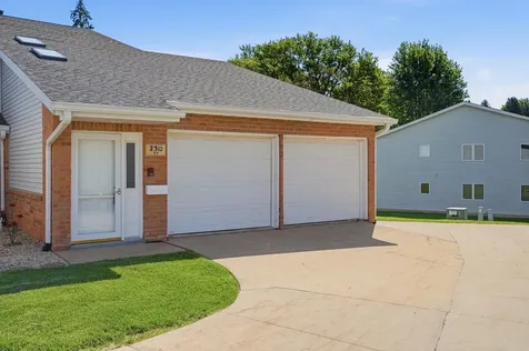 2312 Pasadena Drive, Unit 77 Dubuque IA 52001