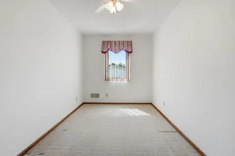2312 Pasadena Drive, Unit 77 Dubuque IA 52001