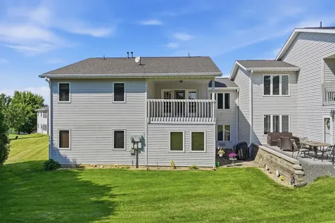 2312 Pasadena Drive, Unit 77 Dubuque IA 52001