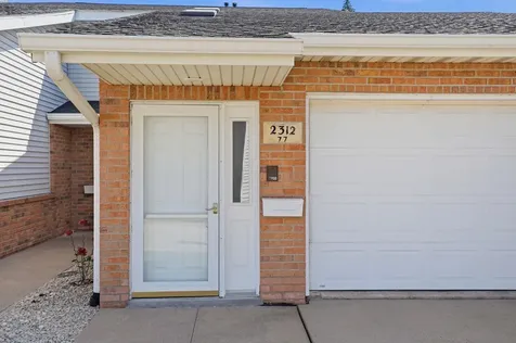 2312 Pasadena Drive, Unit 77 Dubuque IA 52001