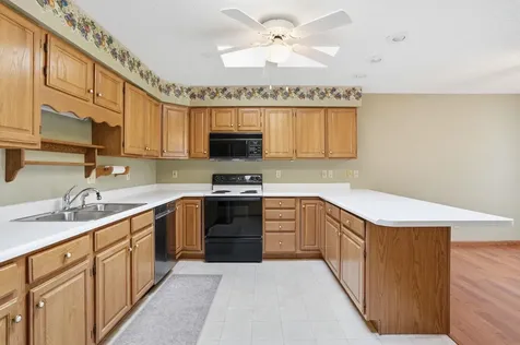 2312 Pasadena Drive, Unit 77 Dubuque IA 52001