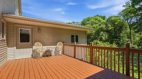 10294 Emberwood Dubuque IA 52001