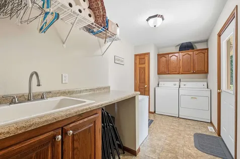10294 Emberwood Dubuque IA 52001