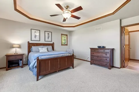 10294 Emberwood Dubuque IA 52001