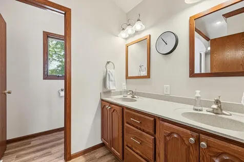 10294 Emberwood Dubuque IA 52001