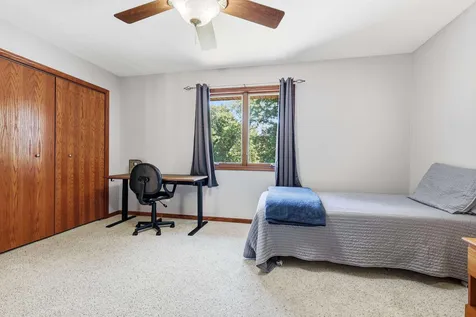 10294 Emberwood Dubuque IA 52001