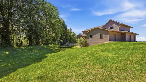 10294 Emberwood Dubuque IA 52001