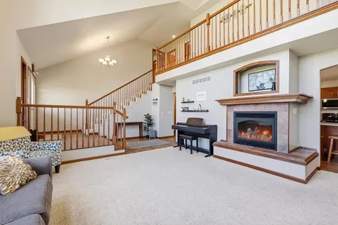 10294 Emberwood Dubuque IA 52001
