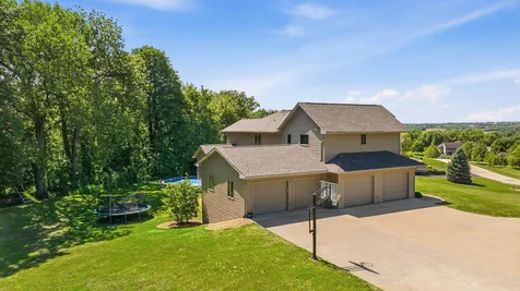 10294 Emberwood Dubuque IA 52001