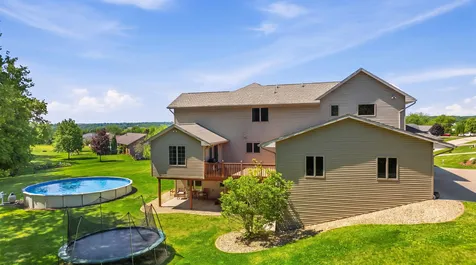 10294 Emberwood Dubuque IA 52001