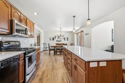 10294 Emberwood Dubuque IA 52001