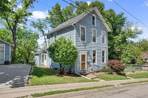 215 Lowell Dubuque IA 52001